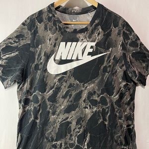Nike Men’s Size XL All Over Print Graphic Logo T-shirt Short Sleeve Black Worn.